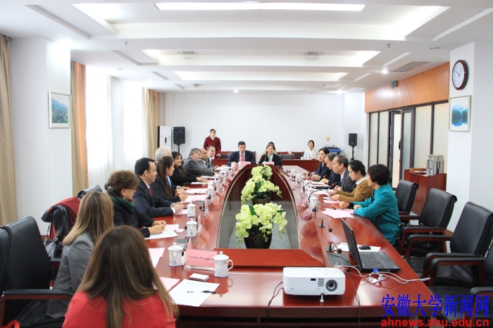 【短消息】俞本立会见智利圣托马斯大学孔子学