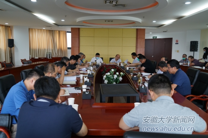 学校召开公共卫生安全应急工作领导小组办公室会议
