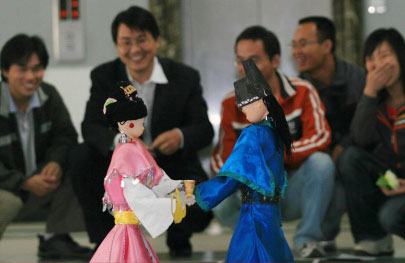 大学生制作机器人演绎古典剧目