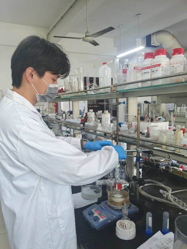 钱冰峯:逐浪高分子前沿,绘就学术成长图谱
